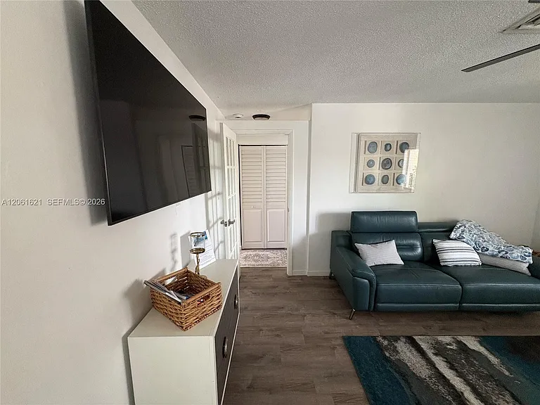 191 NW 17th Ave #3 — Photo 10