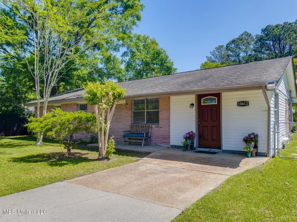 10612 Oak St, Ocean Springs, MS 39565