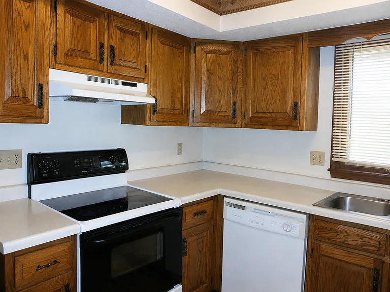 1702 Maynard Dr — Photo 6