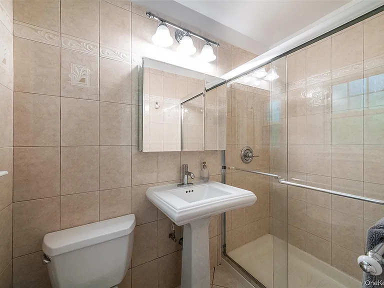 18 Carlyle Pl — Photo 16