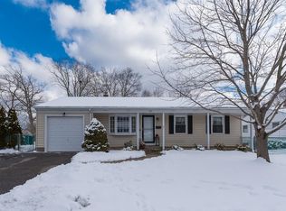 38 Woodcrest Dr, Riverside, RI 02915