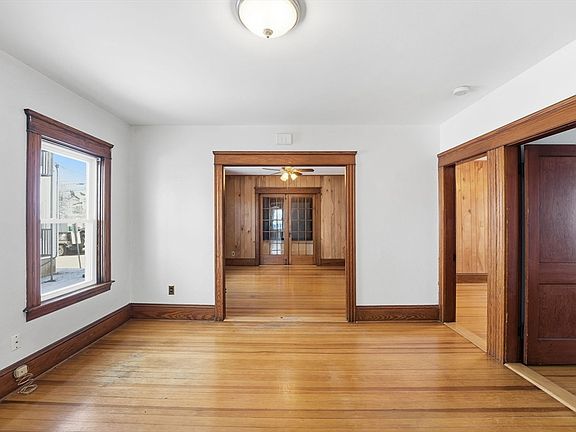 2nd image of 105 East St