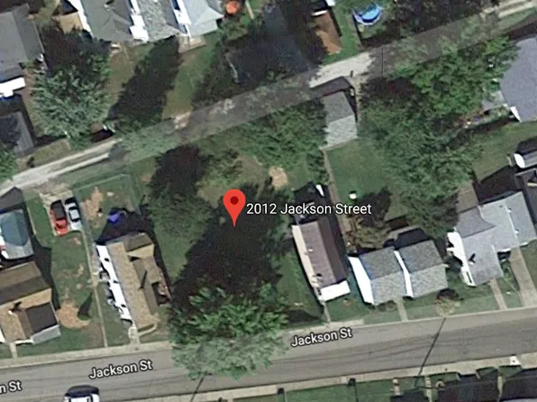 2012 Jackson St, Moundsville, WV 26041