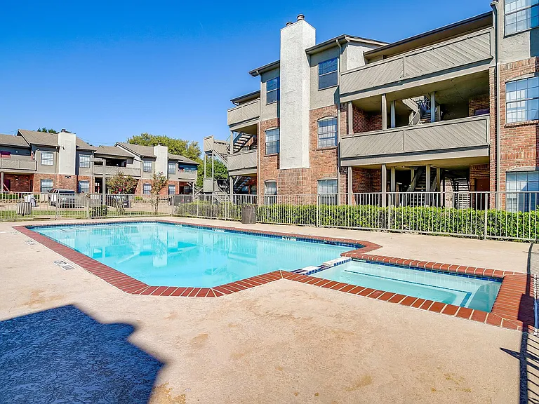 Portofino Apartments — Photo 34