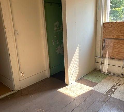 4th image of 241 College Ave