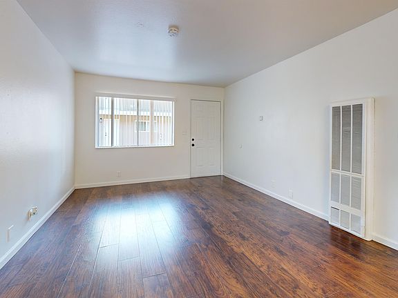 4th image of 1558 Bridge St #10791352
