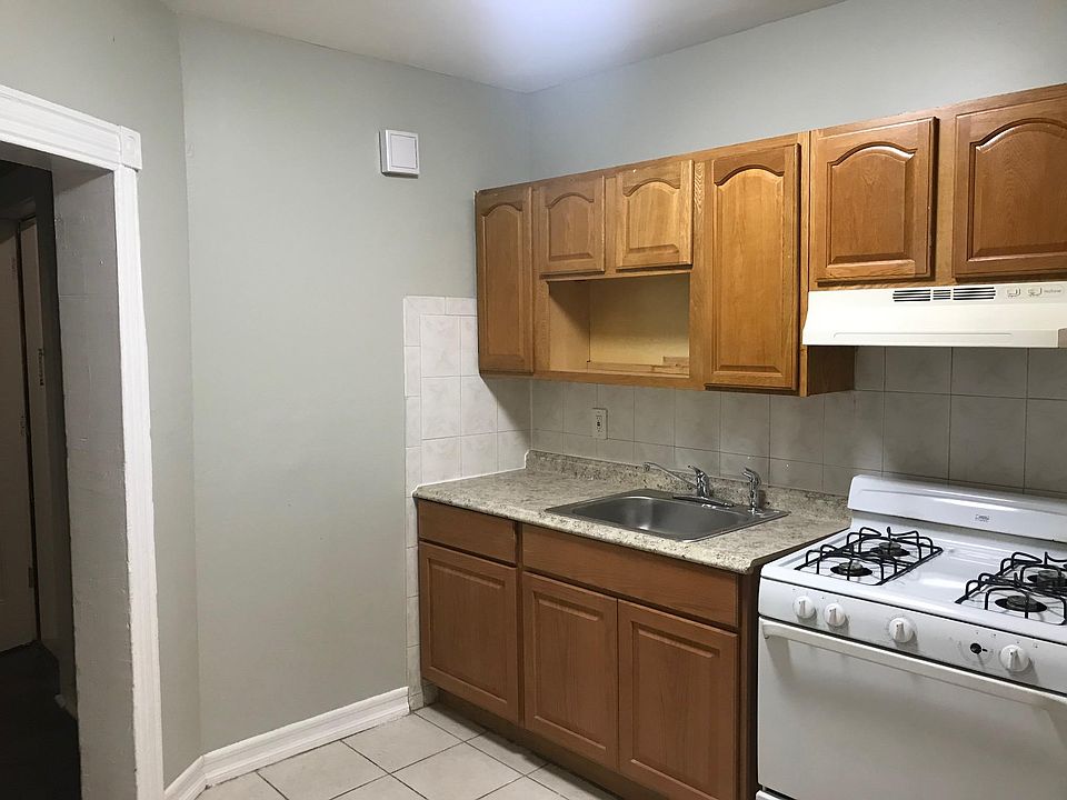 2nd image of 331 N 6th St #1
