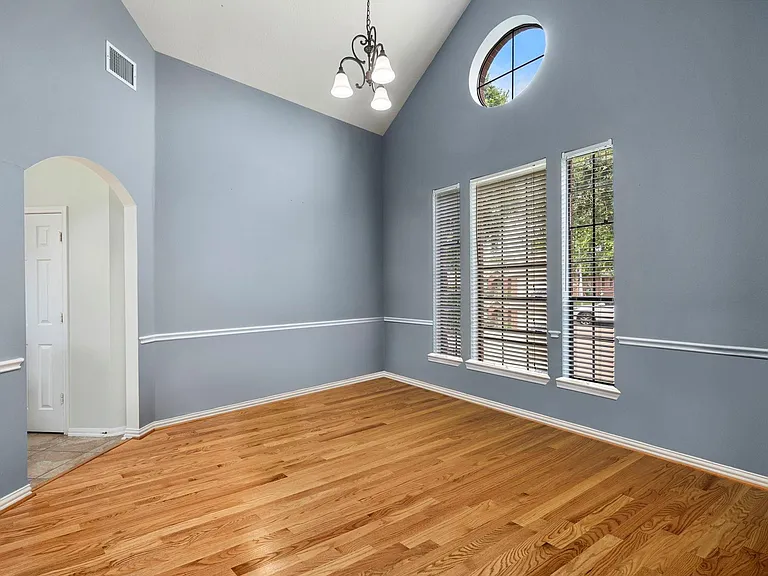 16315 Scotch Hollow Ln — Photo 3