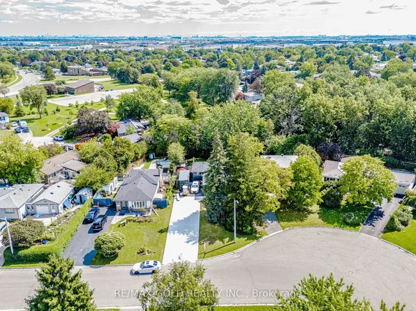 44 Deloraine Dr, Brampton, ON L6T 1T7