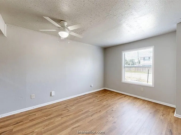 1327 Airline Dr — Photo 3