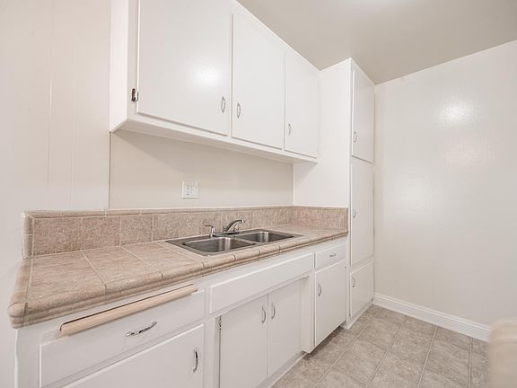5th image of 17900 Schoenborn St #2