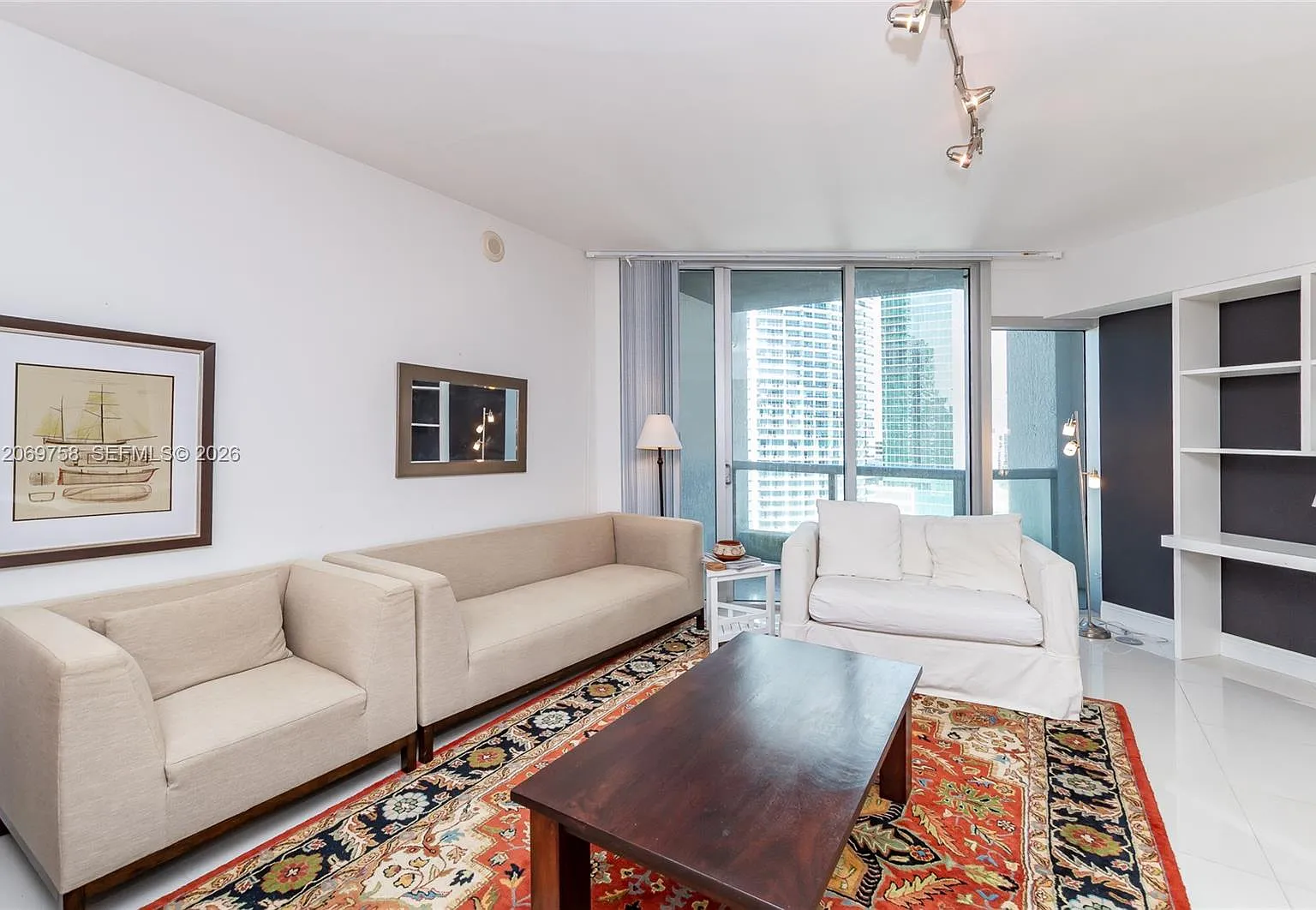 Iconbrickell Condo No 1 — Photo 4