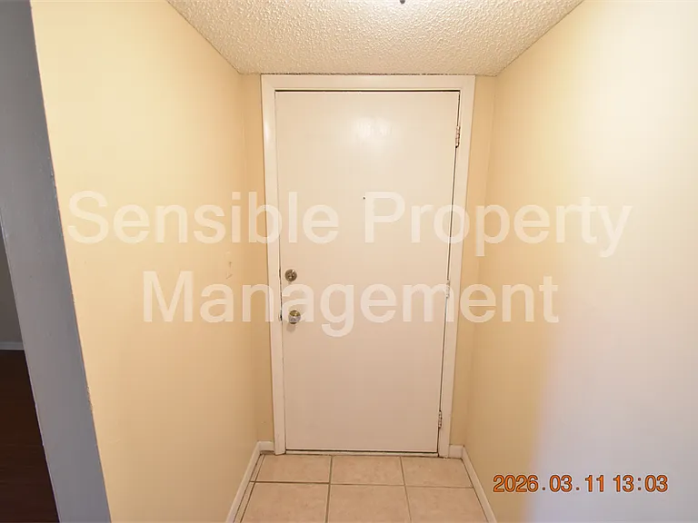3910 44th St N #C9 — Photo 2