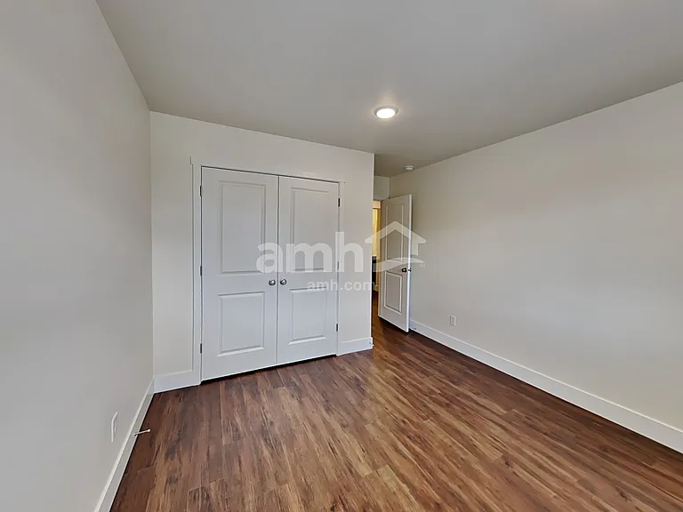 685 Dudley St — Photo 18