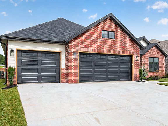 3rd image of 1619 S Crepe Myrtle Lane
