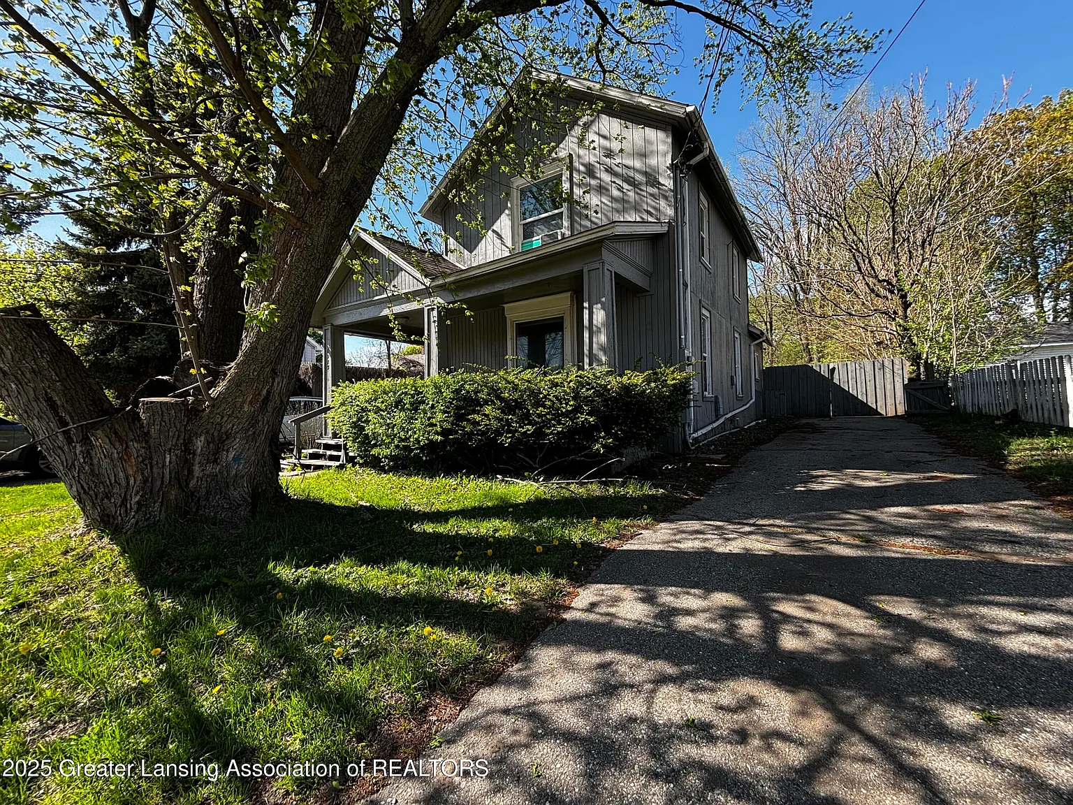 1413 E Oakland Ave photo 1