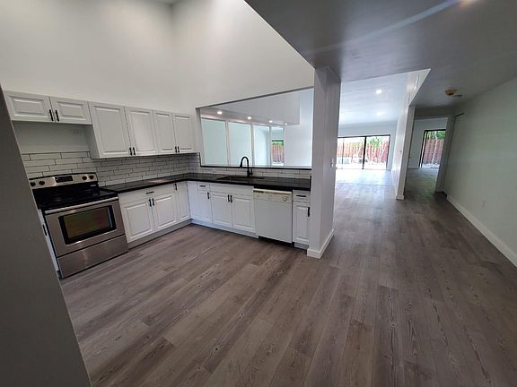 3rd image of 518 NE 199th Ln
