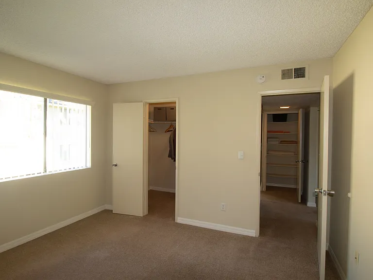 Gold Coast Apartments — Photo 25