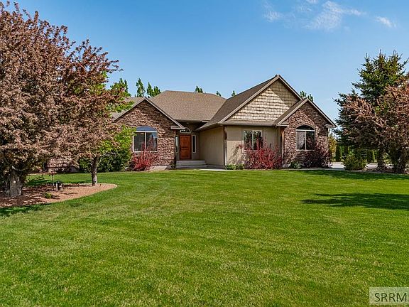 3rd image of 4219 E Blackstone Dr