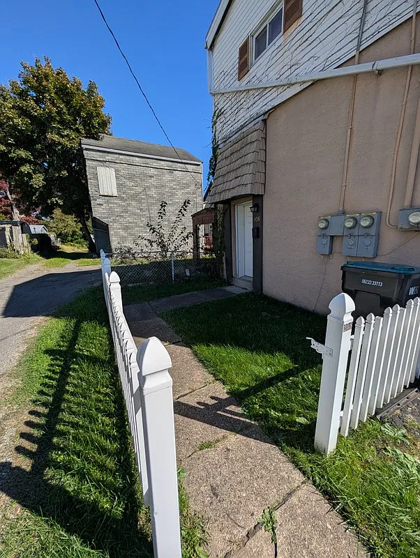 701 E 2nd Ave — Photo 1