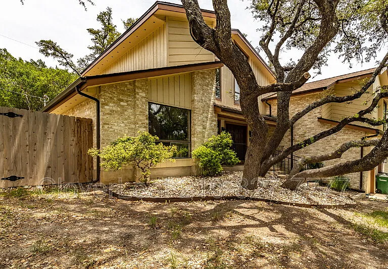 2907 Burnt Oak St — Photo 2