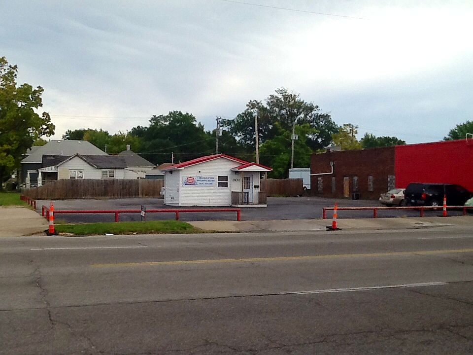 1st image of 301 S Broadway St