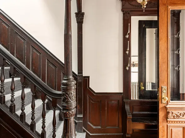 887 Lincoln Place image 5 of 12