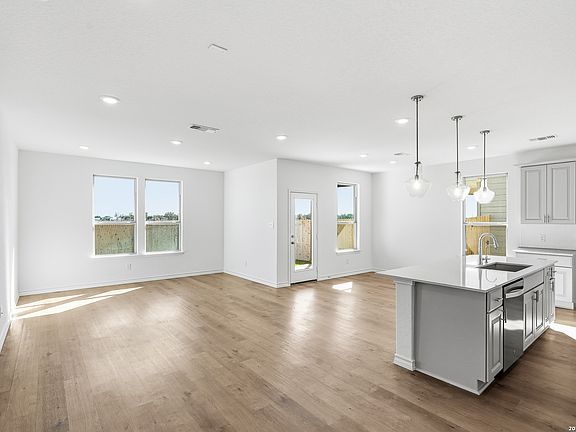2nd image of 442 Nightingale Avenue