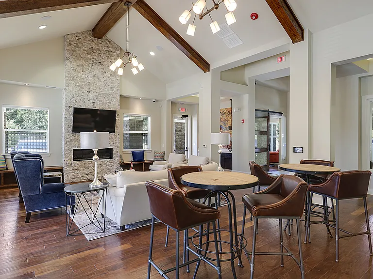 Creekside Crossing Apartments — Photo 4