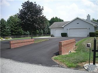 Well maintained driveway