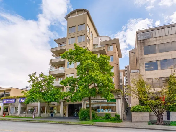 137 W 17th St #606, North Vancouver, BC V7M 1V5