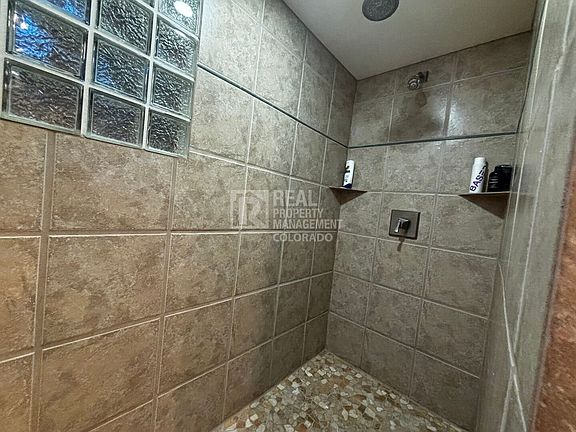 5th image of 2141 W Ridge Rd