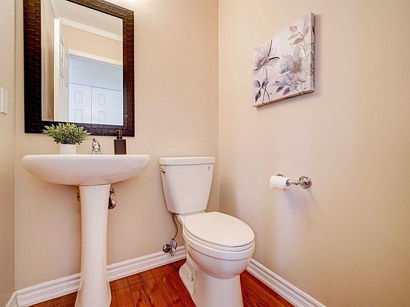 5th image of 1196 Dogwood Cres