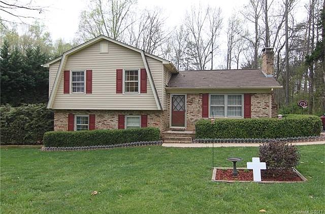 1st image of 4704 Oakwood Cir