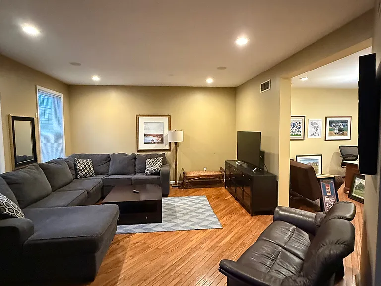 1006 Glendevon Dr — Photo 10