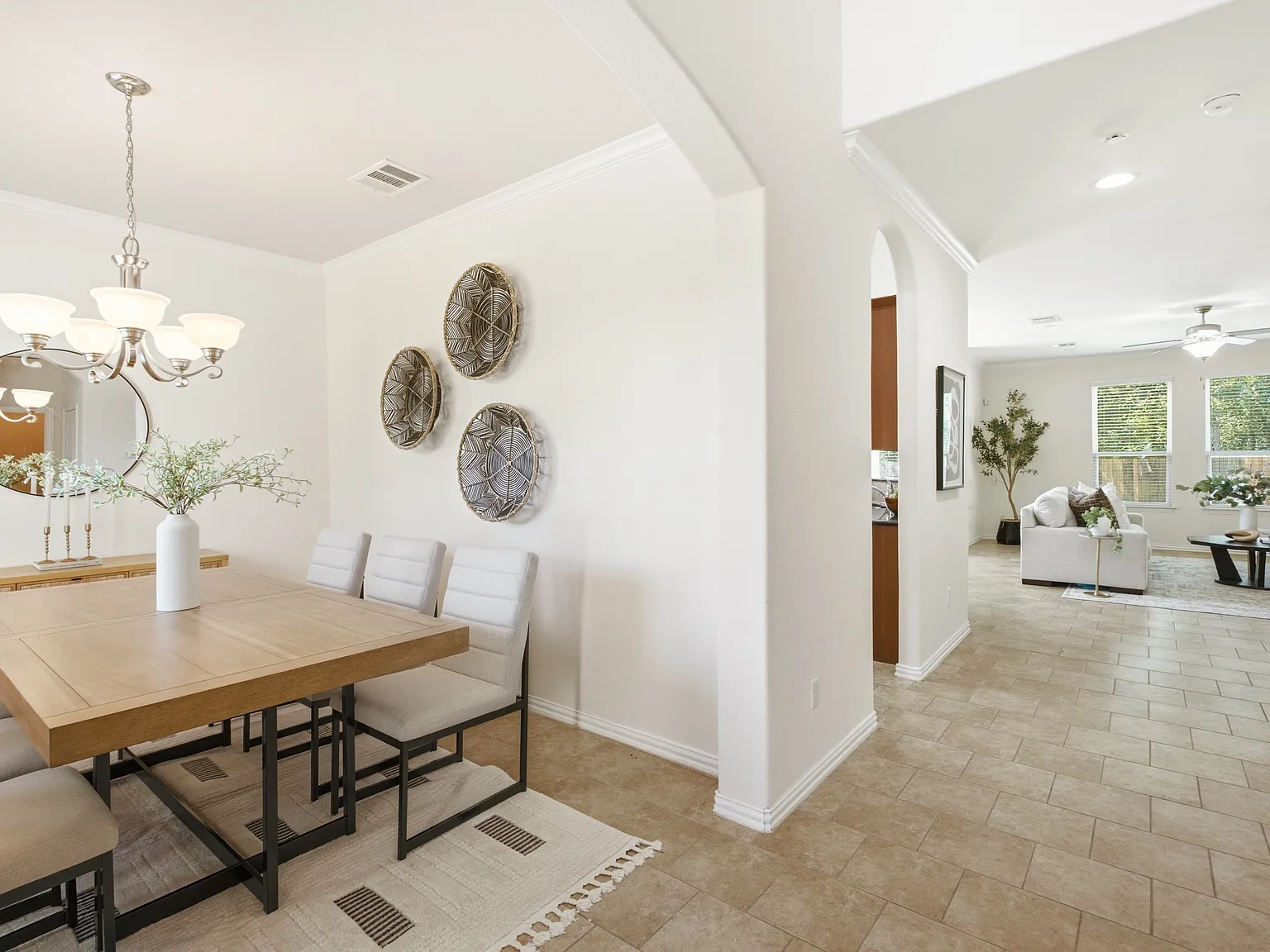 4 bed, 2791 sqft, $2,200 — Photo 3