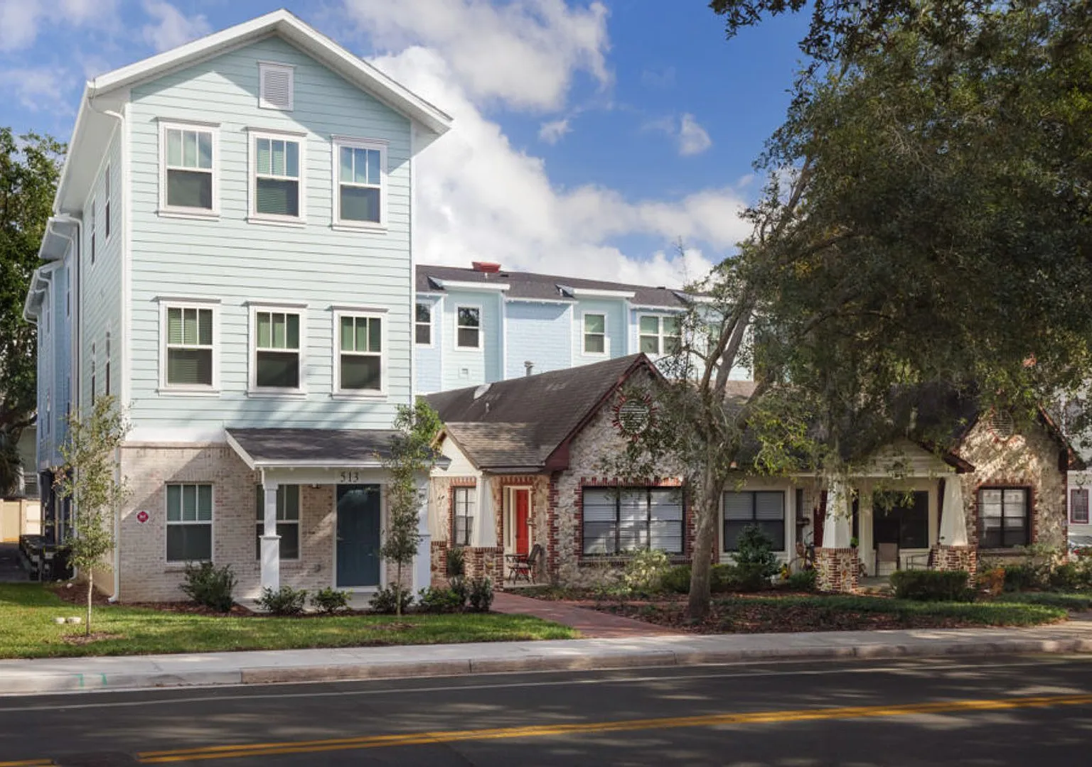 Woodbury Row — Photo 1