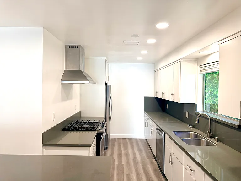 244 N Almont Dr #4B — Photo 6