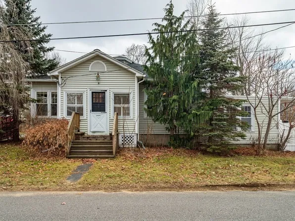 21 John St, Lunenburg, MA 01462