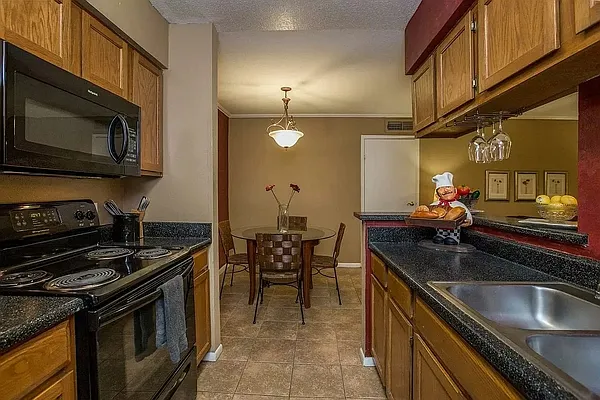 Riverwalk Apartment Homes — Photo 24