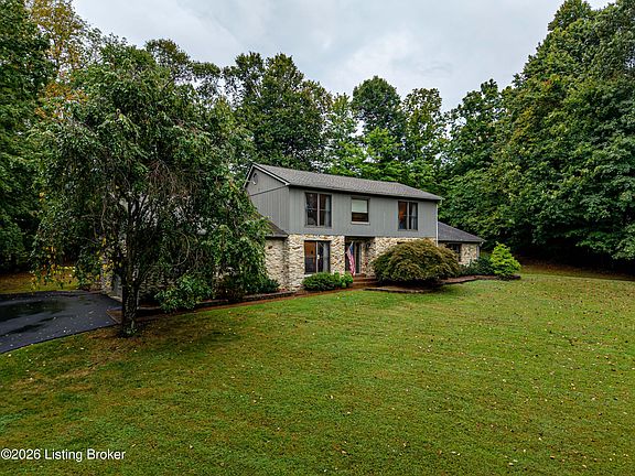 3rd image of 627 Maple Dr