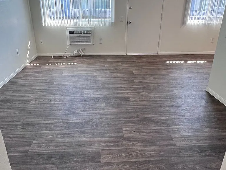 454 N Fig St — Photo 8