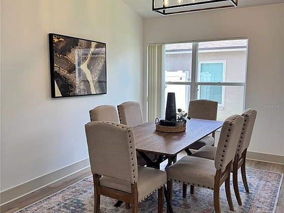 5th image of 544 Royal Ridge St