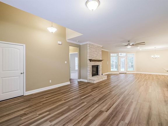 5th image of 806 Mackintosh Dr