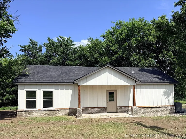8761 S 4180th Rd — Photo 1