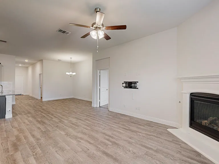 10925 Klondike Ln — Photo 8