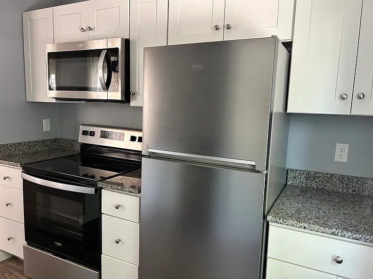 121 Tell St #1R — Photo 3