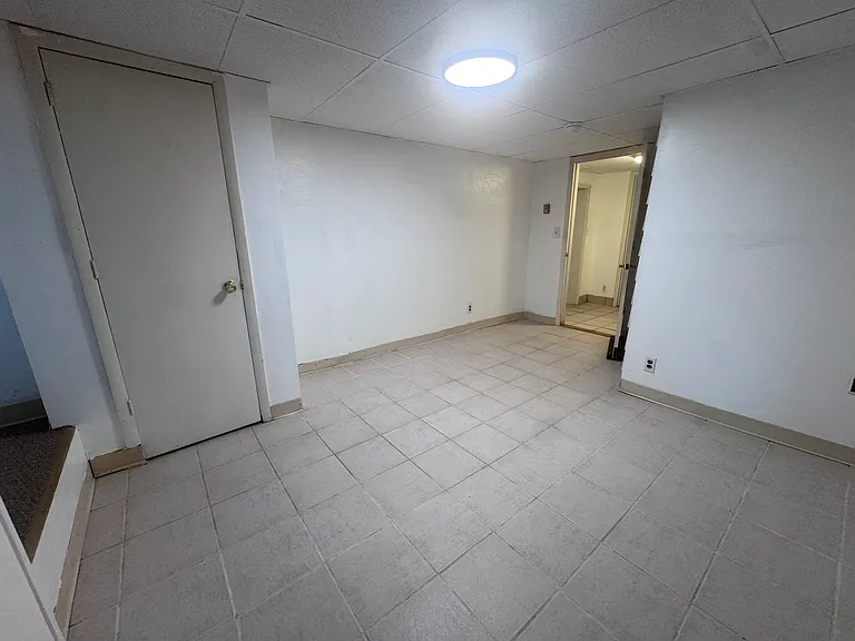 174 Carey Ave #BASEMENT — Photo 5