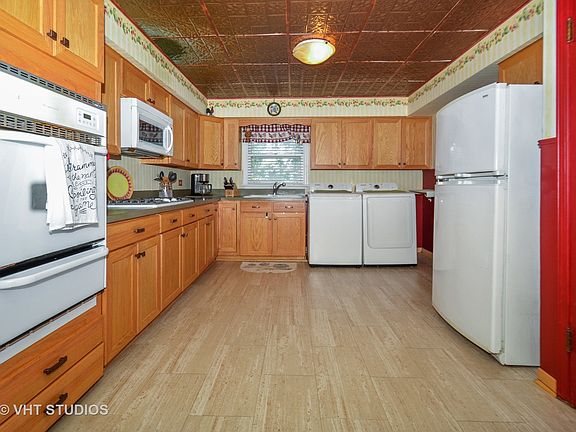 3rd image of 9339 S 49th Ct