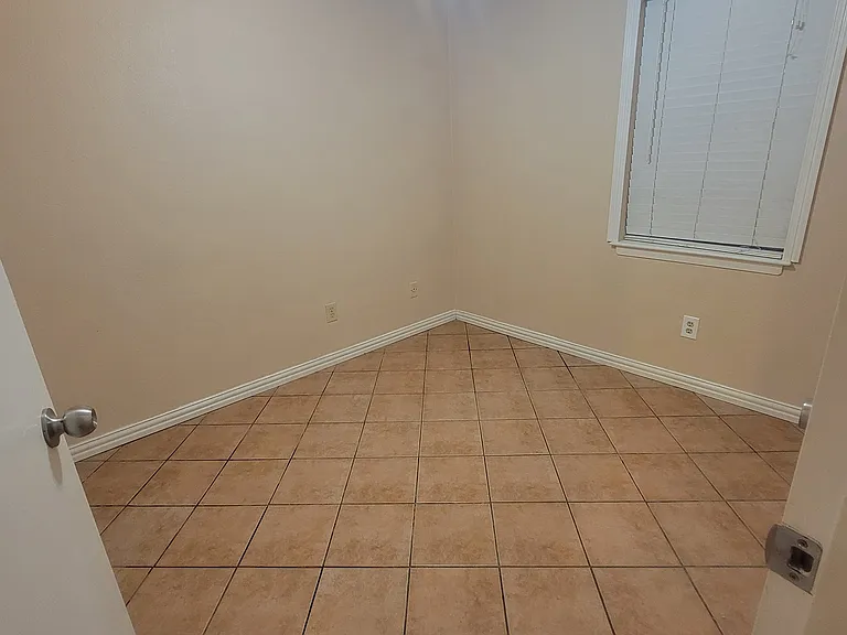 2113 Hawk Ave — Photo 10